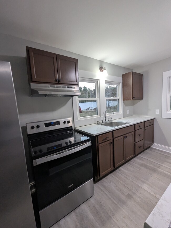 Building Photo - 706 Zane Perkins Dr