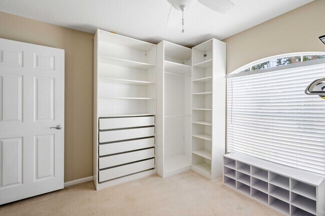 Building Photo - 4/3.5 in Wesley Chapel!