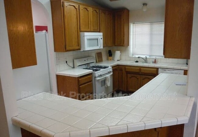 Building Photo - 1609 W 8th Ave