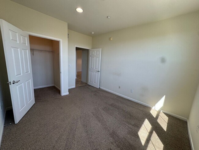 Building Photo - BEAUTIFUL TOP FLOOR CONDO AT THE TERRACES IN DUBLIN RANCH!!!