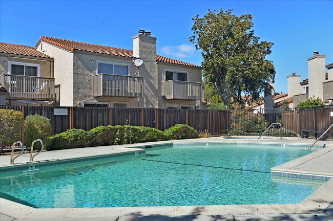 Building Photo - Great Home in Secure Complex