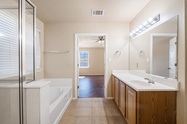 Building Photo - 3 Bedroom, 2 Bath Home in the Village of Berry Creek