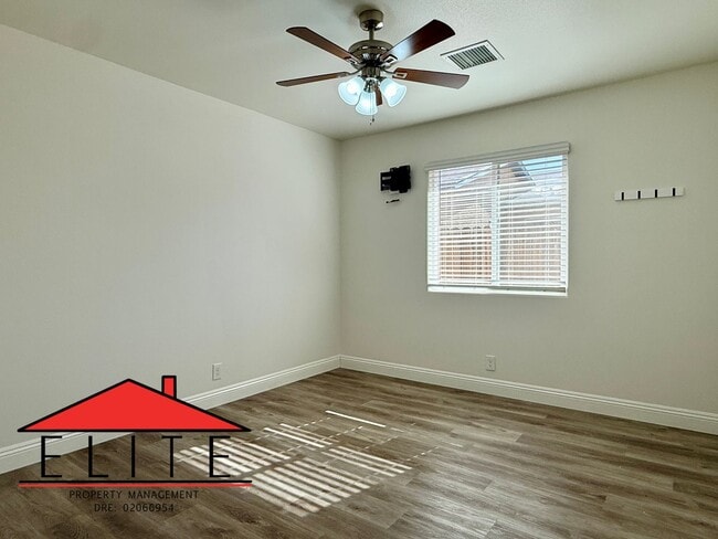 Building Photo - AVAILABLE NOW!!