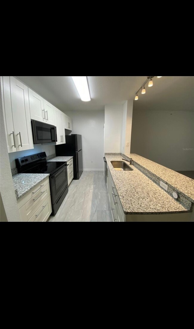 Building Photo - 5455 Vineland Rd