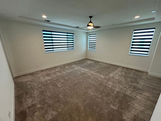 Building Photo - Spacious 4 Bed 2.5 Bath Home in Ellis with Solar!