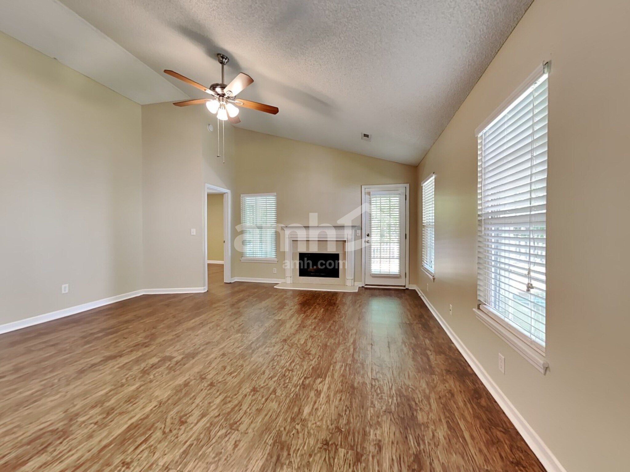 Building Photo - 132 Jupiter Ln