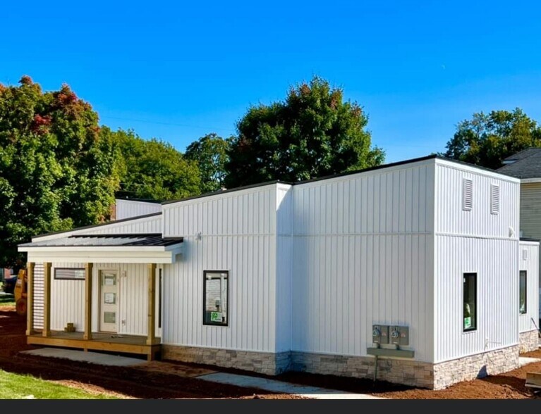 Building Photo - 3203 Memorial Ave