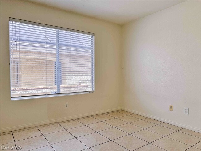 Building Photo - 10633 Foggy Glen Ave