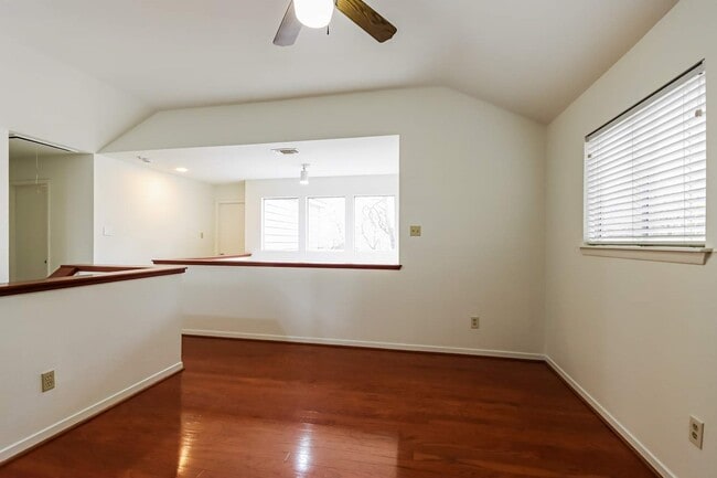 Building Photo - 10 Shallow Pond Pl