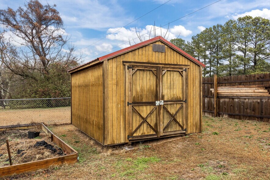 Building Photo - 38 Hallmark Dr