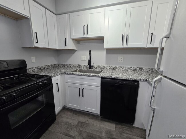 Building Photo - 8410 Hickory Dr