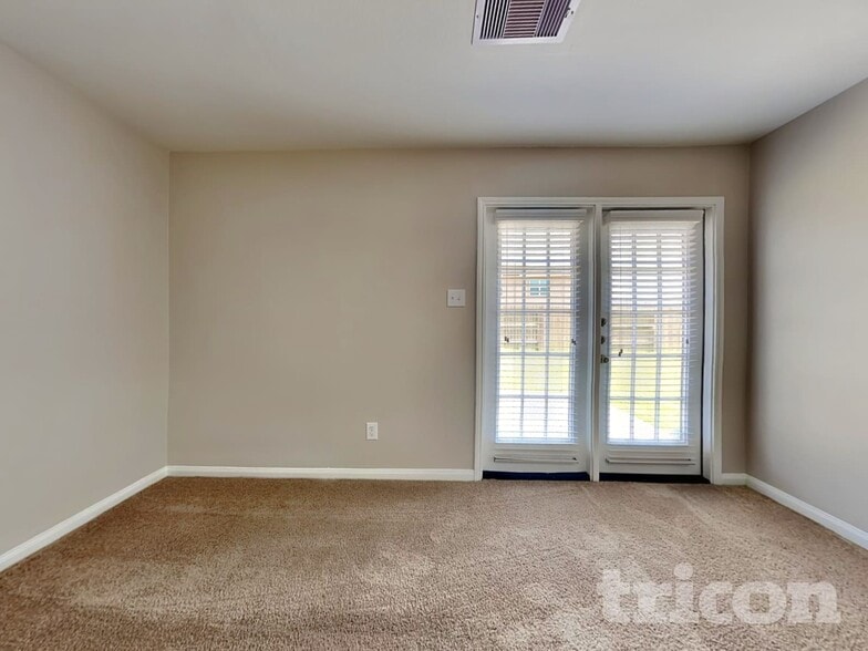 Building Photo - 2402 Regatta Ln