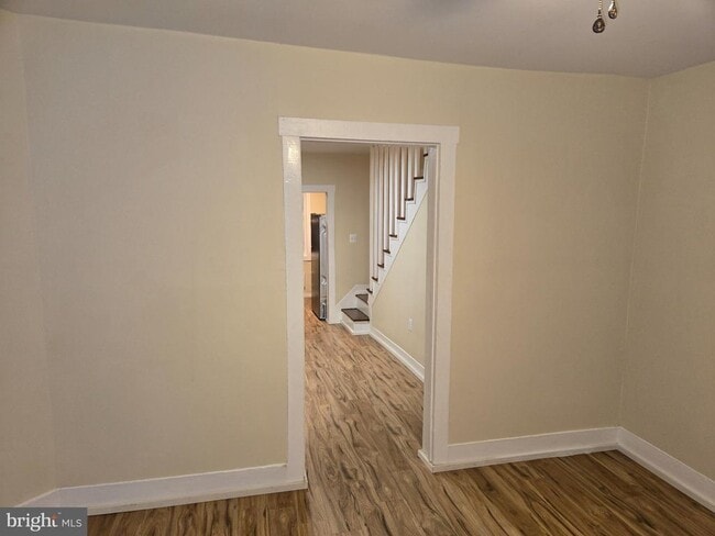 Building Photo - 26 E Pall Mall St