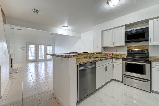 Building Photo - 16800 Sugar Pine Dr