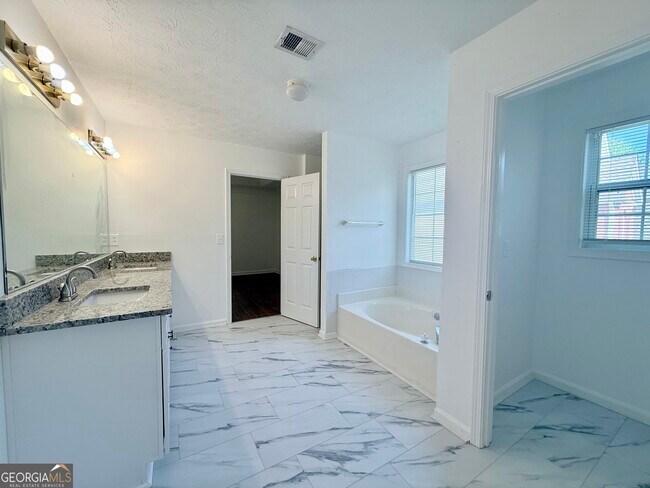 Building Photo - 2700 Woodbine Hill Way NW