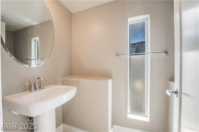 Building Photo - 9050 W Tropicana Ave