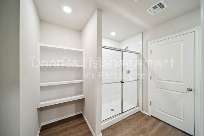 Building Photo - 2709 Stonecreek Dr