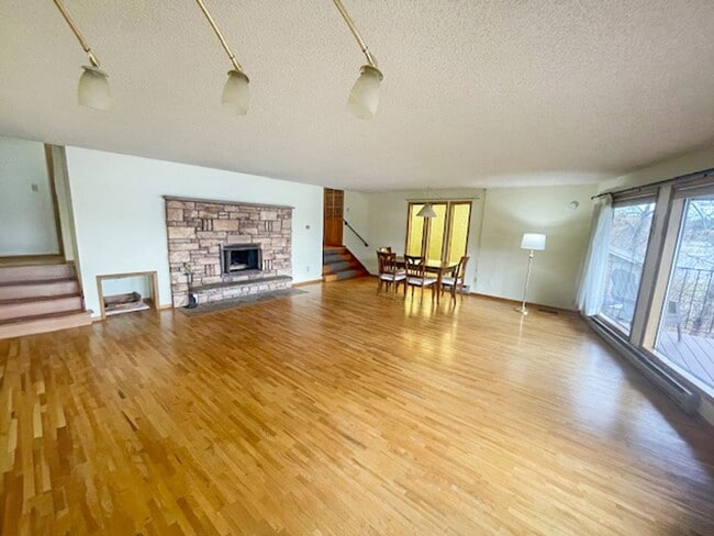 Building Photo - One-Bedroom, One-Bathroom Waterfront Home for Rent