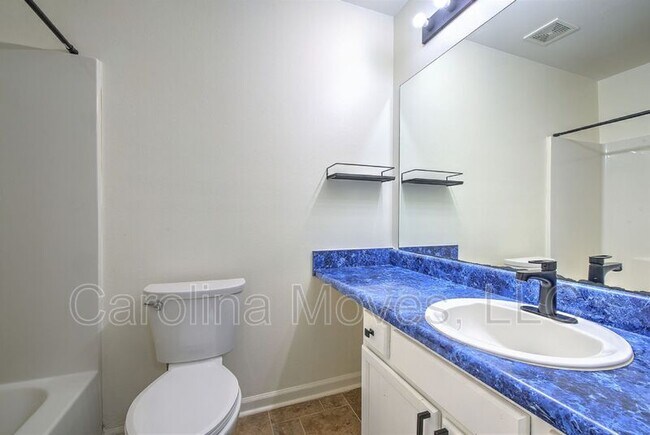 Building Photo - 406 Crescentwood Ct