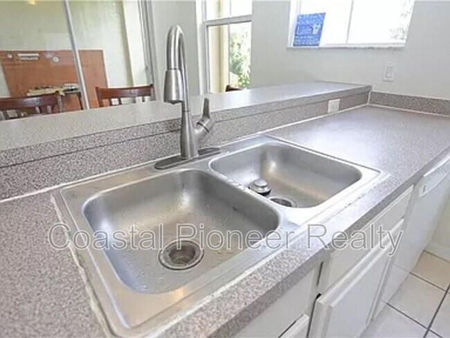 Building Photo - 5035 Sunridge Palms Dr