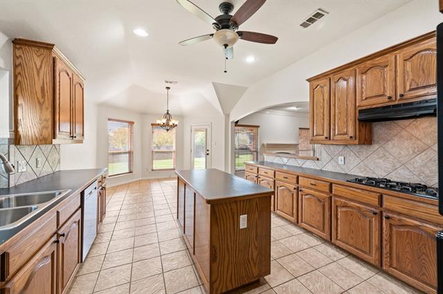 Building Photo - 8625 Shadow Trace Dr