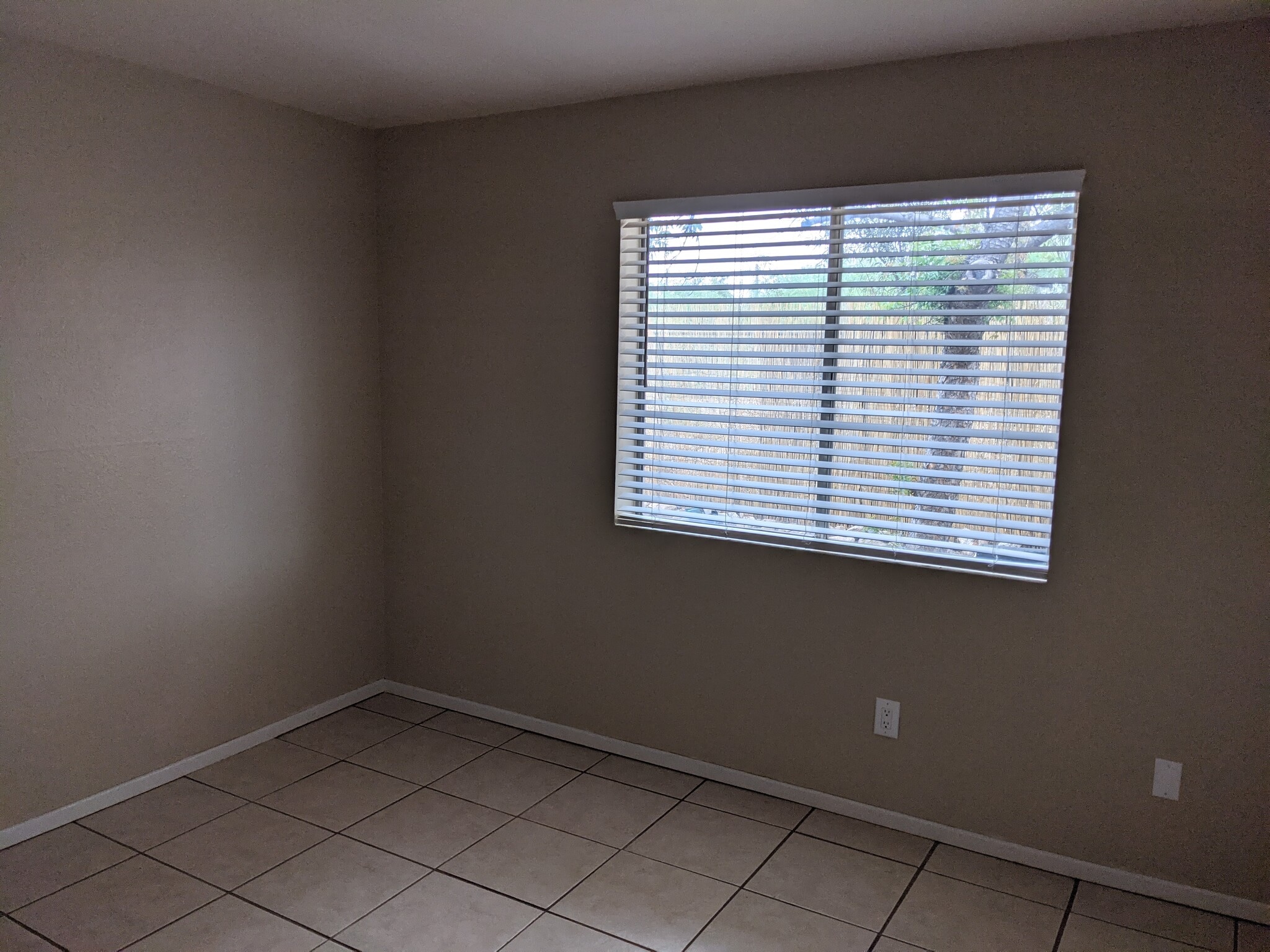 Second bedroom - 1945 W La Osa Dr