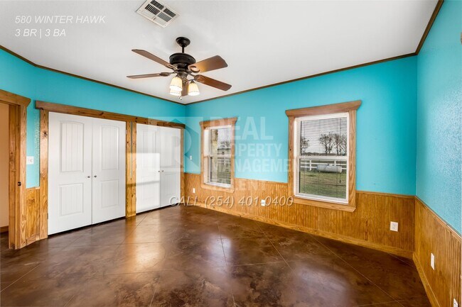 Building Photo - 3 Bedroom, 3 Bathroom Ranch Home with Barn...