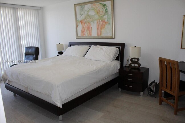 Building Photo - 881 Ocean Dr