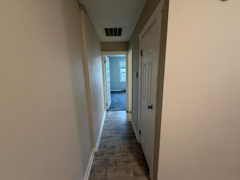 Building Photo - 1131 Spencer St