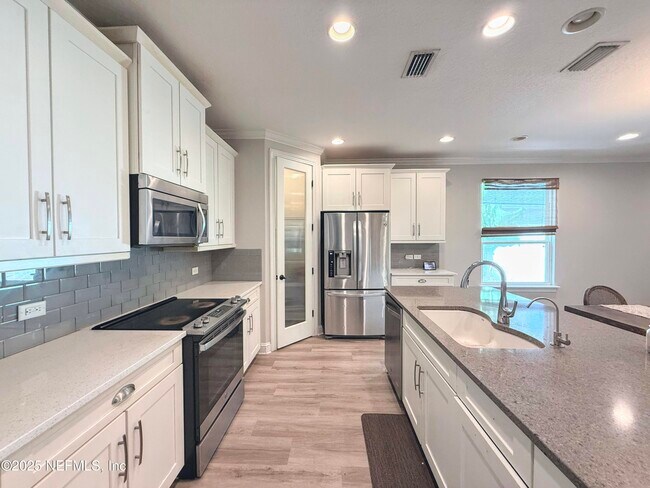 Building Photo - 7045 Rosabella Cir