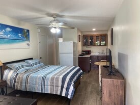 Building Photo - 1121 SW 22nd Ave