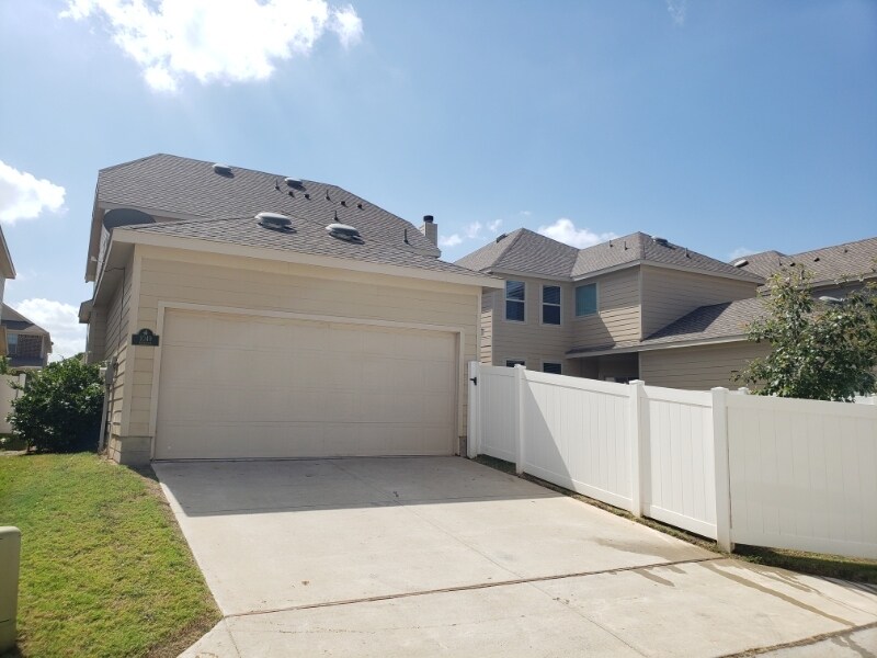 Building Photo - 1049 Marietta Ln