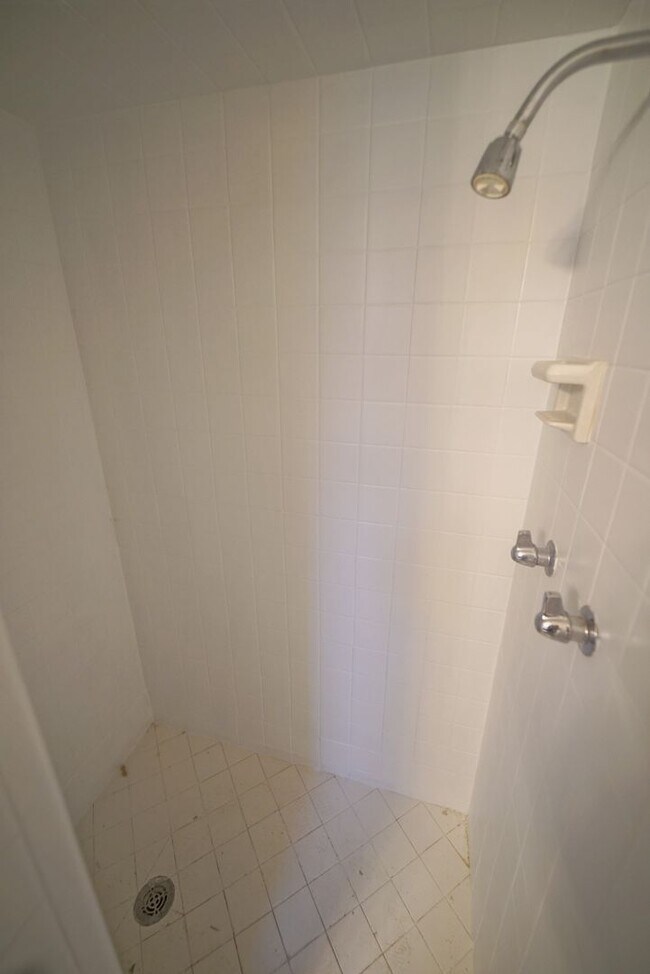 Building Photo - 1804 Skyland Dr