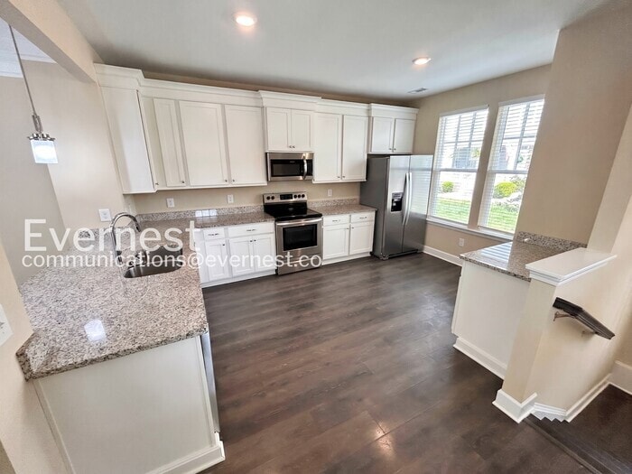 Building Photo - 351 Kara Ln