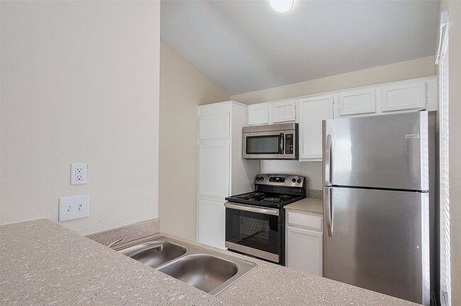 Building Photo - 3500 Tangle Brush Dr