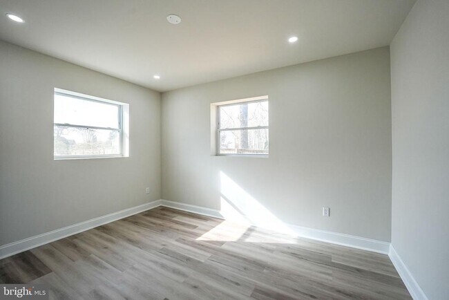 Building Photo - 8665 Center Rd