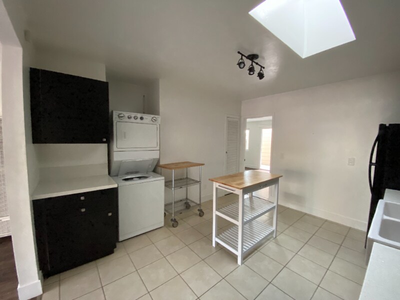 Building Photo - 3320-3322 Clairemont Dr