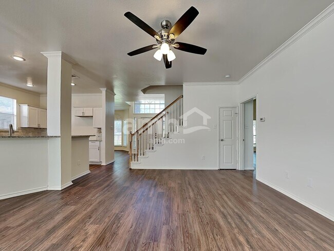 Building Photo - 1745 Cresthill Dr