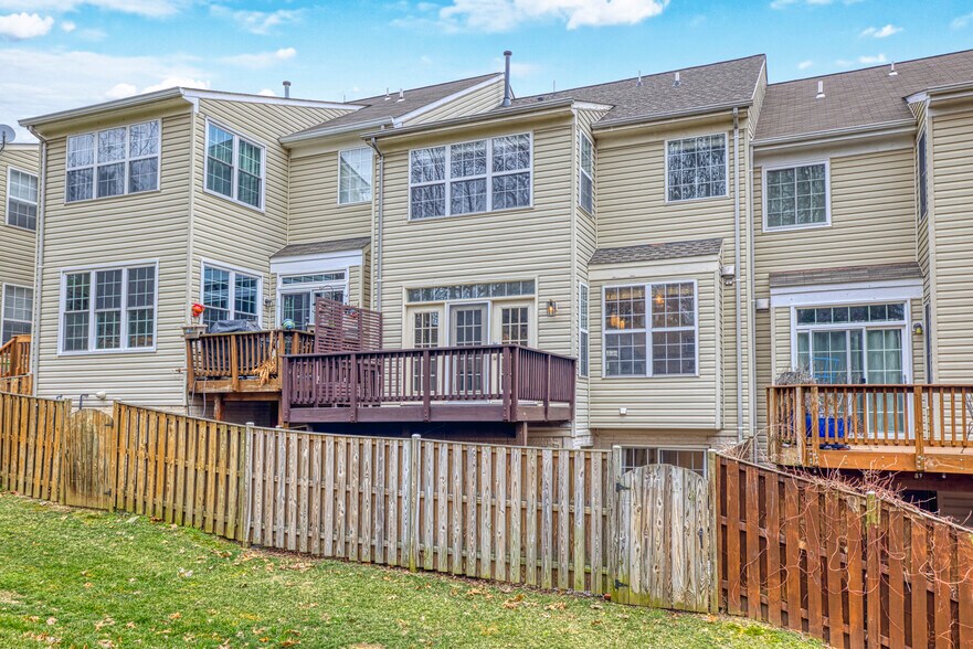 Building Photo - 5742 Governors Pond Cir