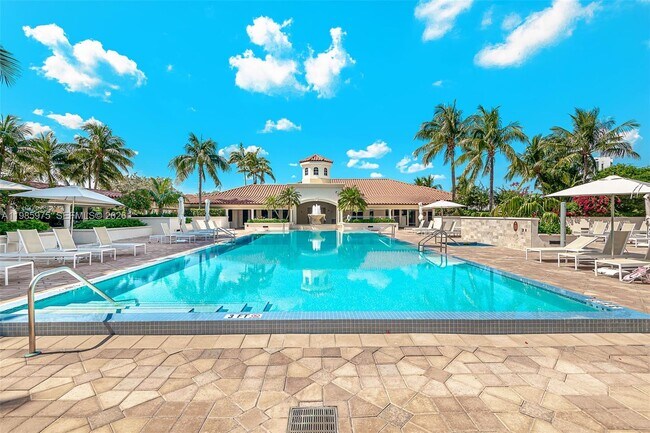 Building Photo - 20000 E Country Club Dr