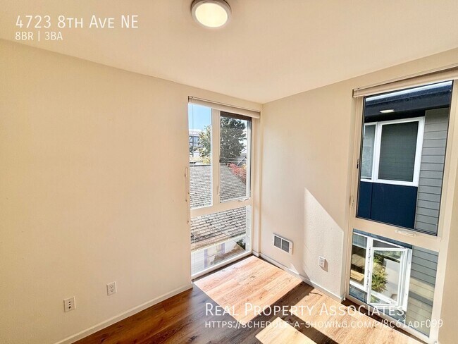 Building Photo - 4723 8th Ave NE