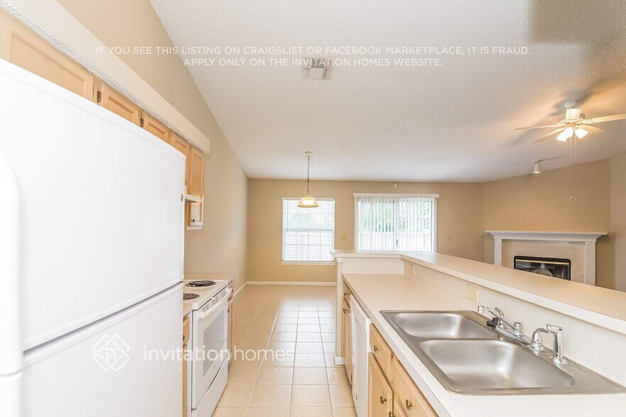 Building Photo - 12963 Silver Springs Dr N