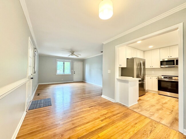 Building Photo - Remodeled 3BR in Guilford Hills