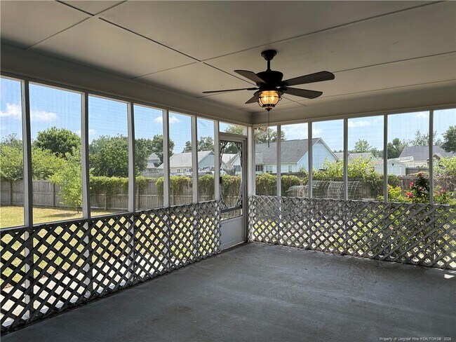 Building Photo - 112 Harvest Ln