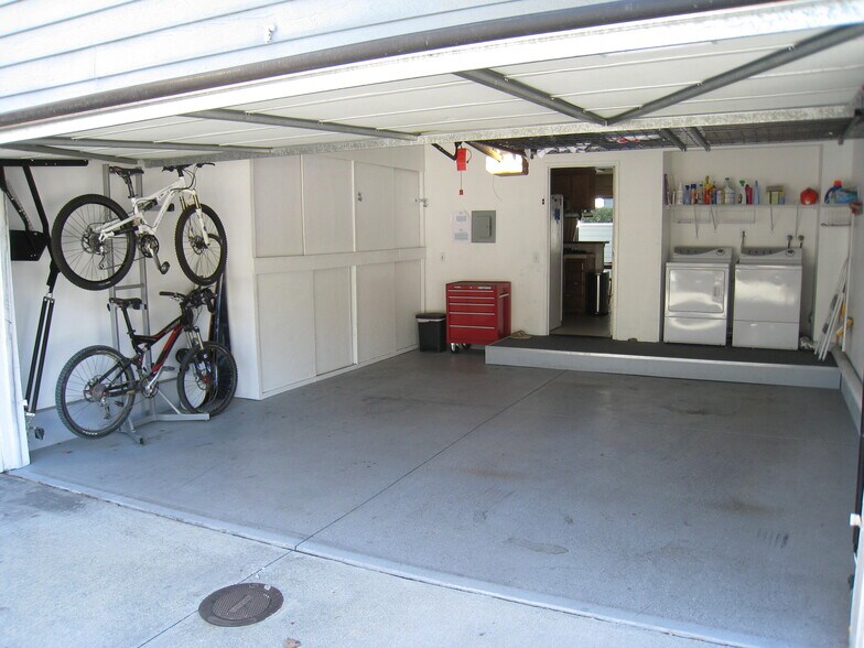 Building Photo - 26115 Frampton Ave