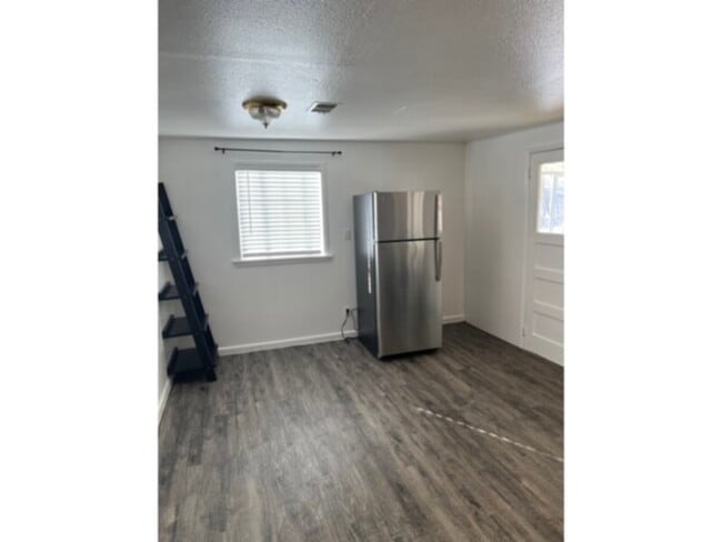 Building Photo - 1 Winona Ct