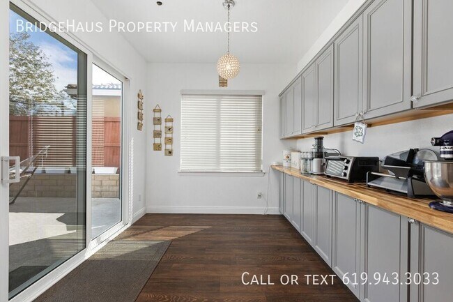 Building Photo - 10252 Oak Spur Way