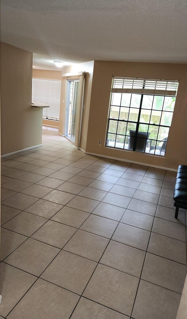 Building Photo - 8636 Mallard Reserve Dr