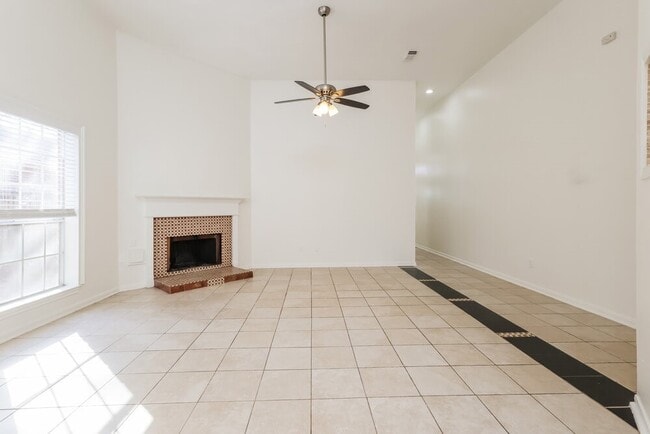 Building Photo - 1729 Fay Dr