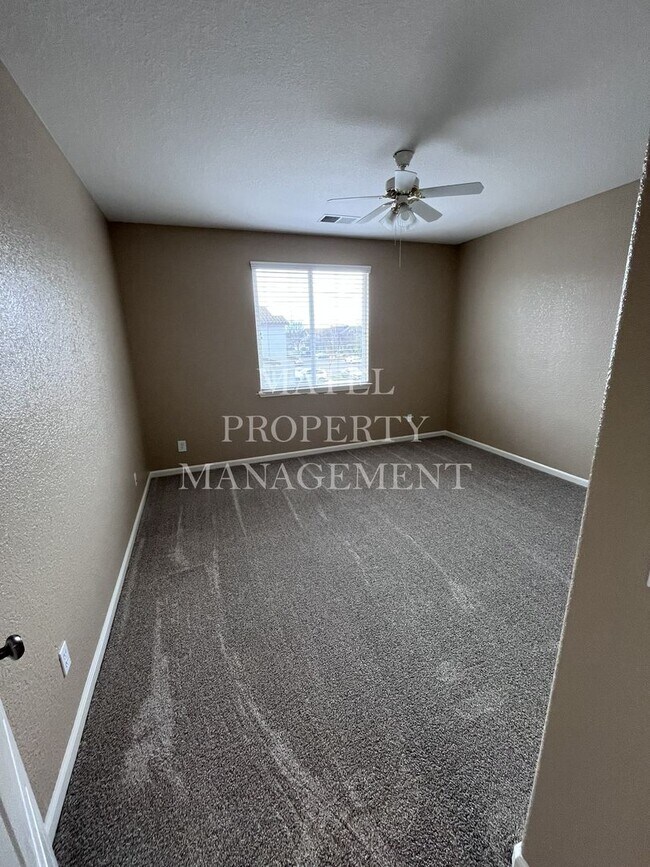 Building Photo - Move in Special see ad